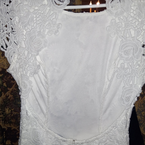 Lulu's white lace open back dress. - Picture 4 of 16